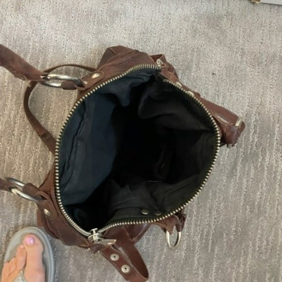 Collection Privée? Satchel Pleated Belted Mahogany Brown Distressed Leather - Picture 3 of 3